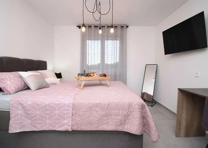 Insieme Ii Вилла Пула